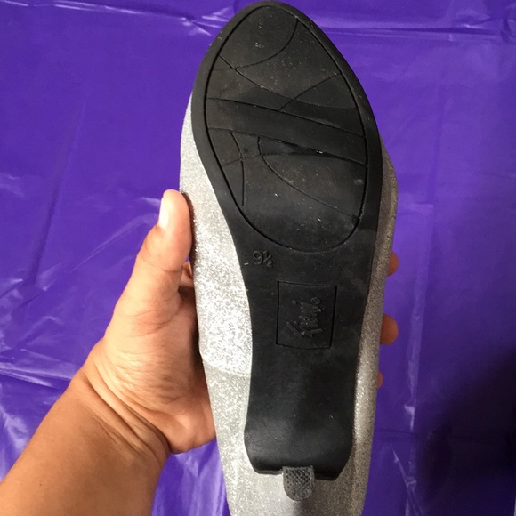 Fioni Women’s Night Luster Platform Heels - Picture 7 of 8